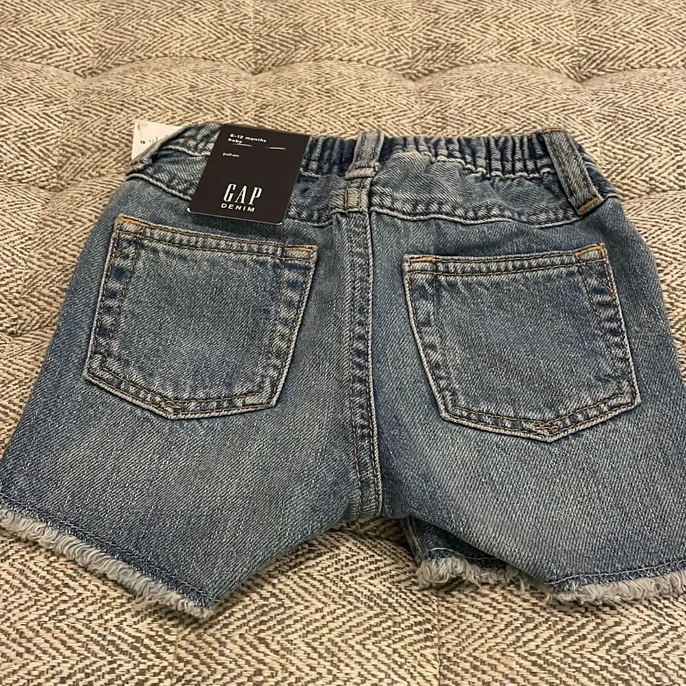 Baby Gap jean shorts size 6-12 mths